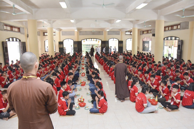 Opening the summer retreat at Tay Khanh Pagoda