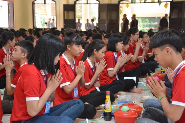 Opening the summer retreat at Tay Khanh Pagoda