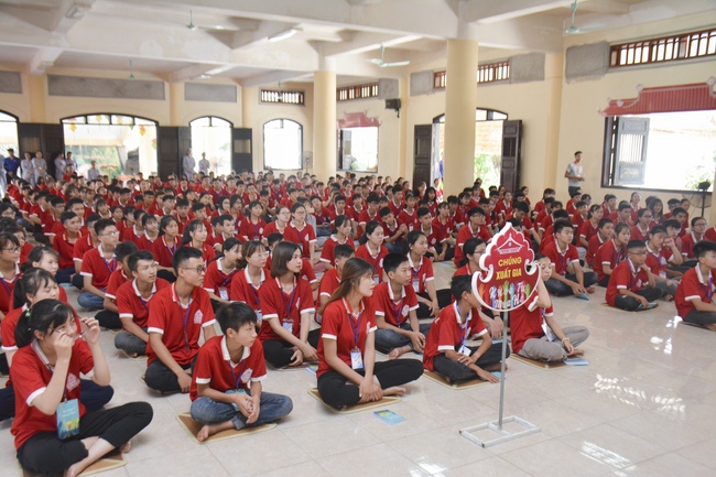 Opening the summer retreat at Tay Khanh Pagoda