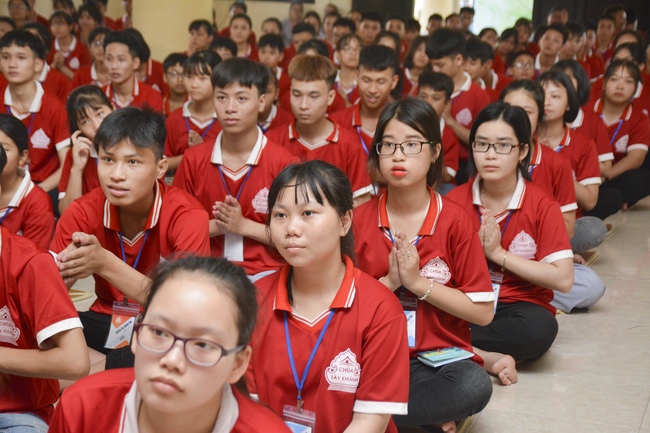 Opening the summer retreat at Tay Khanh Pagoda