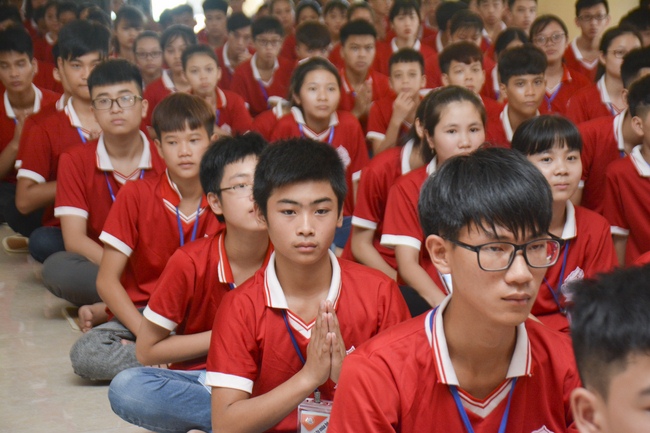 Opening the summer retreat at Tay Khanh Pagoda