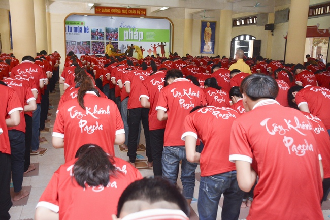 Opening the summer retreat at Tay Khanh Pagoda