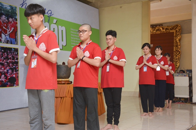 Opening the summer retreat at Tay Khanh Pagoda