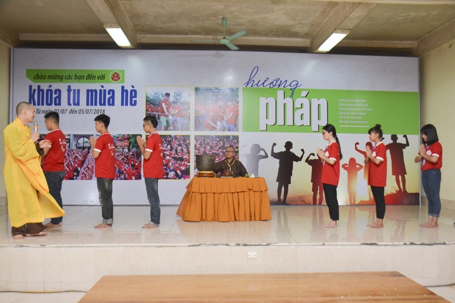 Opening the summer retreat at Tay Khanh Pagoda