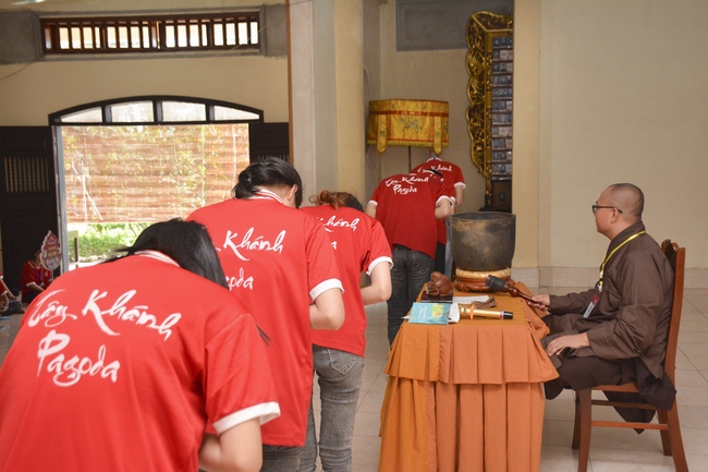 Opening the summer retreat at Tay Khanh Pagoda