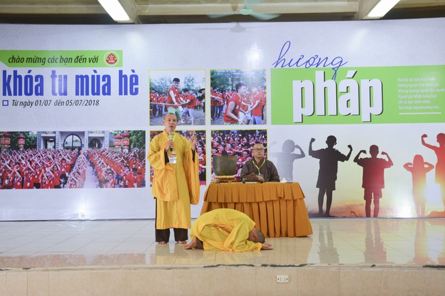 Opening the summer retreat at Tay Khanh Pagoda