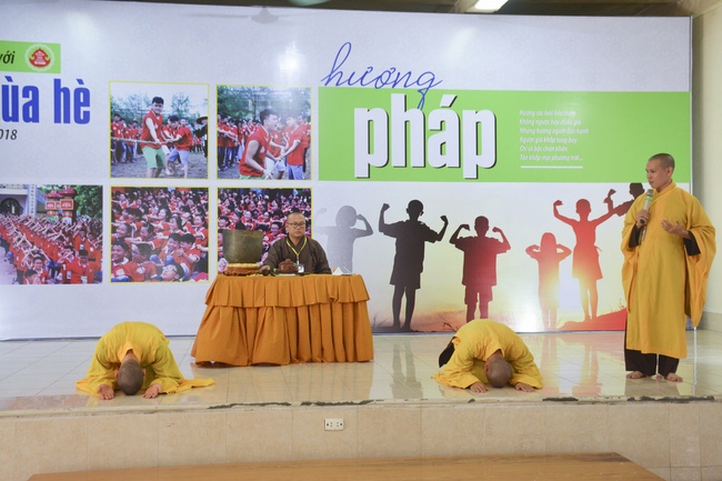 Opening the summer retreat at Tay Khanh Pagoda