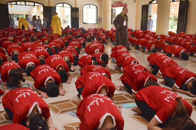 Opening the summer retreat at Tay Khanh Pagoda
