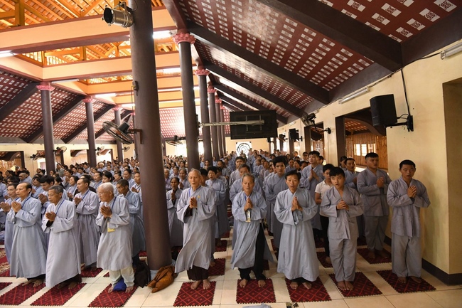 The retreat of One Day Peace and Contentment at Hoa Phuc pagoda in Ha Noi