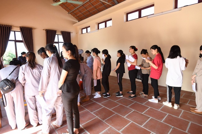 The retreat of One Day Peace and Contentment at Hoa Phuc pagoda in Ha Noi