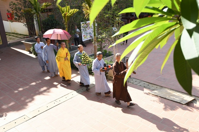 The retreat of One Day Peace and Contentment at Hoa Phuc pagoda in Ha Noi