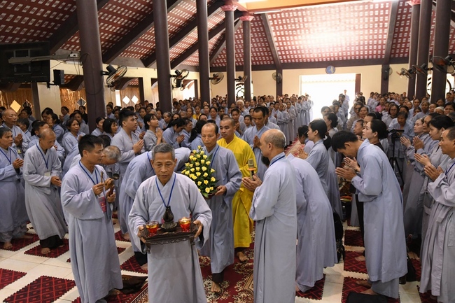 The retreat of One Day Peace and Contentment at Hoa Phuc pagoda in Ha Noi