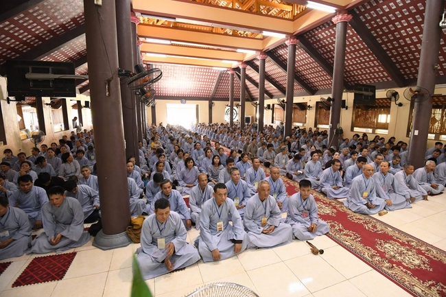 The retreat of One Day Peace and Contentment at Hoa Phuc pagoda in Ha Noi