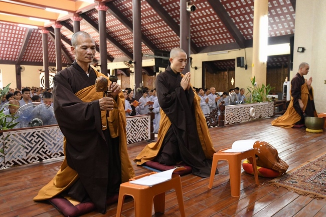 The retreat of One Day Peace and Contentment at Hoa Phuc pagoda in Ha Noi