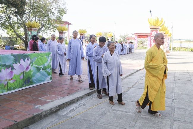 Tu niệm Phật một ngày tại chùa Đống Cao - Thanh Hóa