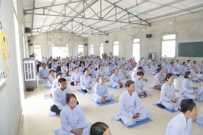 Tu niệm Phật một ngày tại chùa Đống Cao - Thanh Hóa