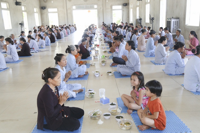 Tu niệm Phật một ngày tại chùa Đống Cao - Thanh Hóa