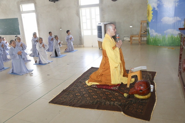 Tu niệm Phật một ngày tại chùa Đống Cao - Thanh Hóa