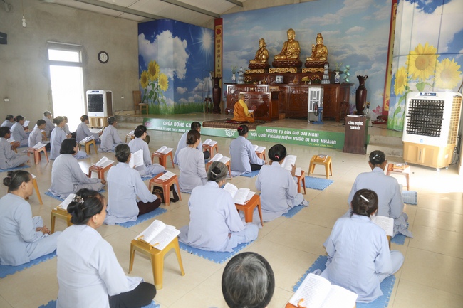 Tu niệm Phật một ngày tại chùa Đống Cao - Thanh Hóa