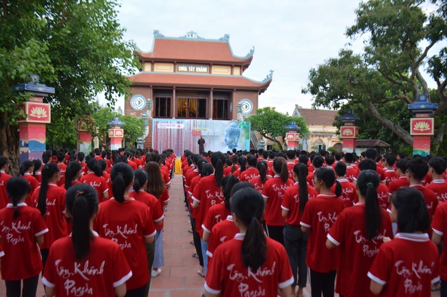 The second day of summer retreat at Tay Khanh pagoda - Thai Binh