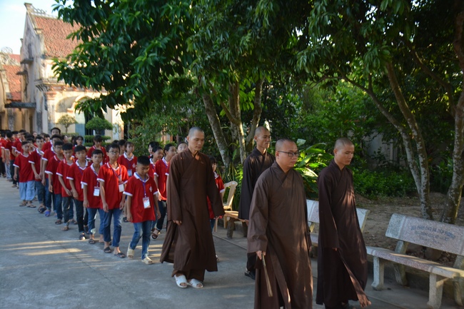 The second day of summer retreat at Tay Khanh pagoda - Thai Binh