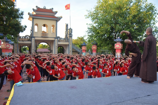 The second day of summer retreat at Tay Khanh pagoda - Thai Binh