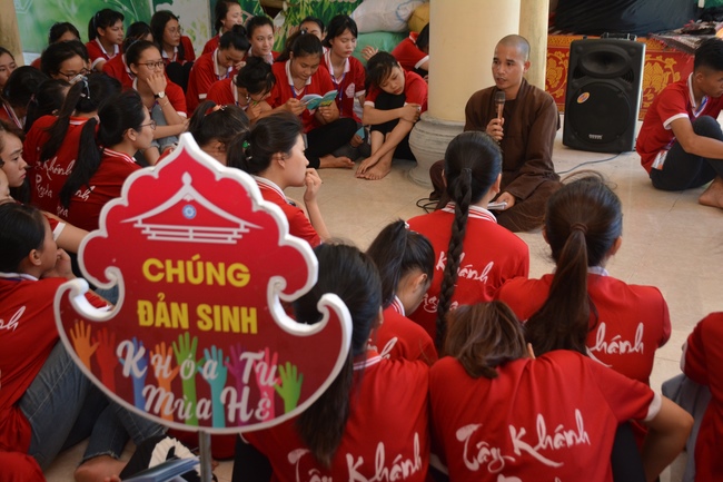 The second day of summer retreat at Tay Khanh pagoda - Thai Binh