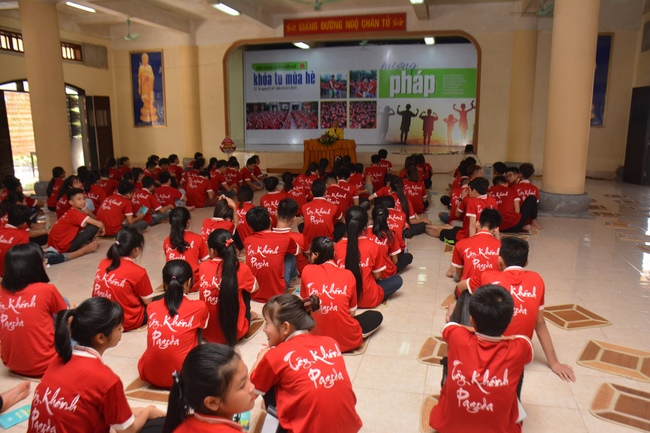 The second day of summer retreat at Tay Khanh pagoda - Thai Binh