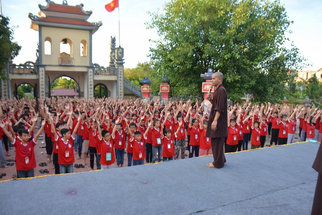 The second day of summer retreat at Tay Khanh pagoda - Thai Binh