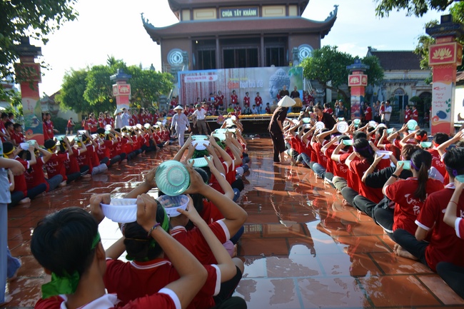 The second day of summer retreat at Tay Khanh pagoda - Thai Binh