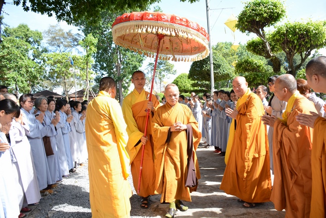 Phái đoàn BTS GHPGVN TP.HCM thăm Trường hạ Hoằng Pháp