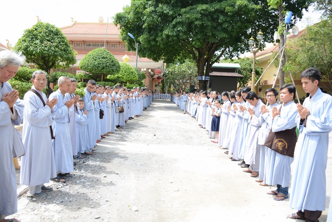 Phái đoàn BTS GHPGVN TP.HCM thăm Trường hạ Hoằng Pháp