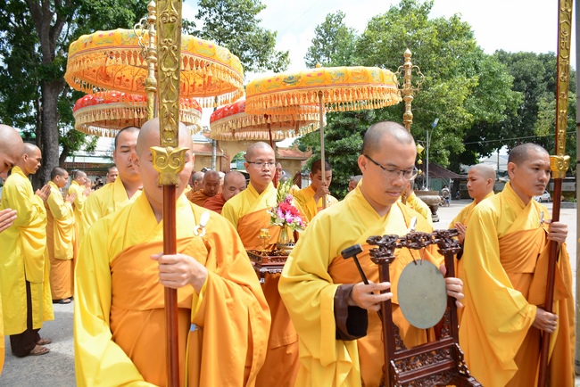 Phái đoàn BTS GHPGVN TP.HCM thăm Trường hạ Hoằng Pháp