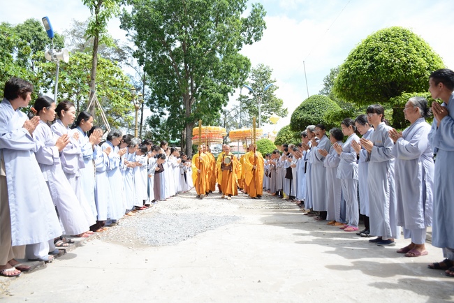 Phái đoàn BTS GHPGVN TP.HCM thăm Trường hạ Hoằng Pháp