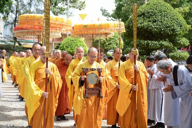 Phái đoàn BTS GHPGVN TP.HCM thăm Trường hạ Hoằng Pháp