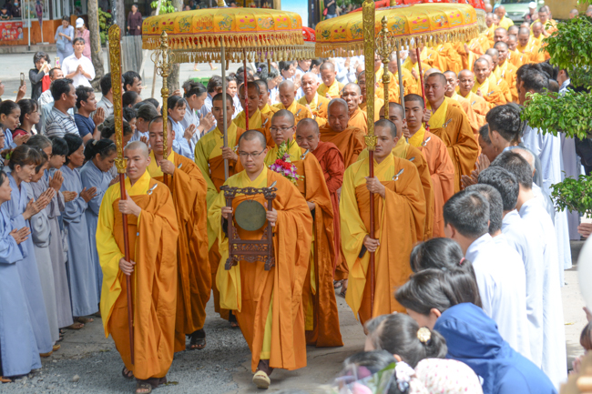 Phái đoàn BTS GHPGVN TP.HCM thăm Trường hạ Hoằng Pháp