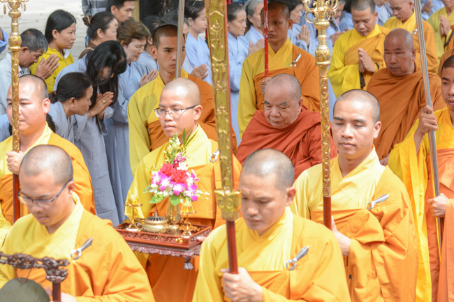 Phái đoàn BTS GHPGVN TP.HCM thăm Trường hạ Hoằng Pháp