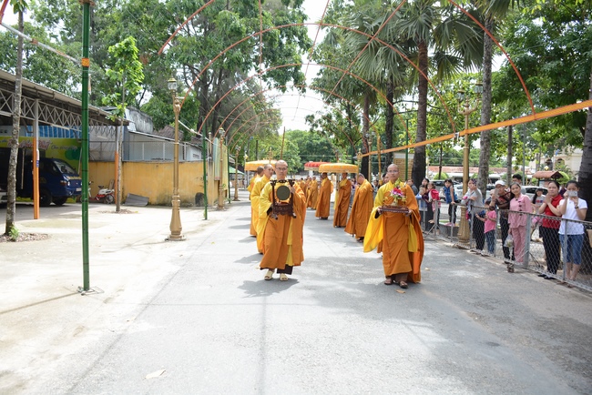 Phái đoàn BTS GHPGVN TP.HCM thăm Trường hạ Hoằng Pháp