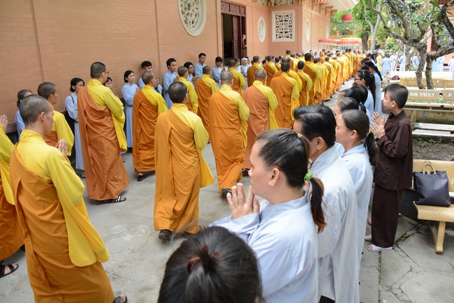 Phái đoàn BTS GHPGVN TP.HCM thăm Trường hạ Hoằng Pháp