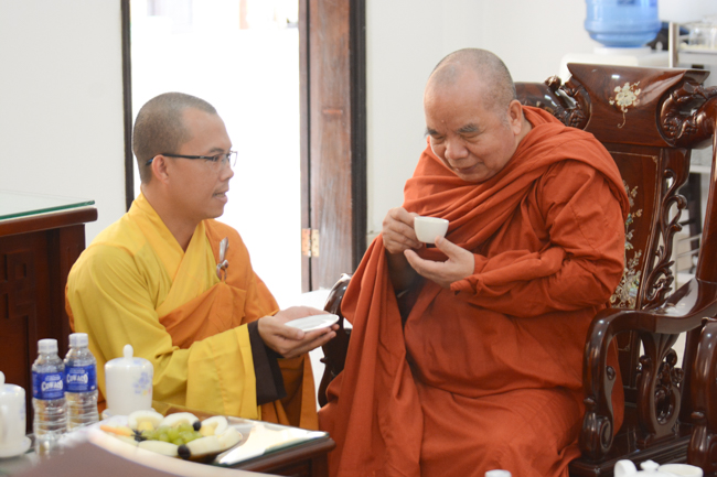 Phái đoàn BTS GHPGVN TP.HCM thăm Trường hạ Hoằng Pháp