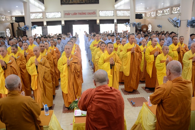 Phái đoàn BTS GHPGVN TP.HCM thăm Trường hạ Hoằng Pháp