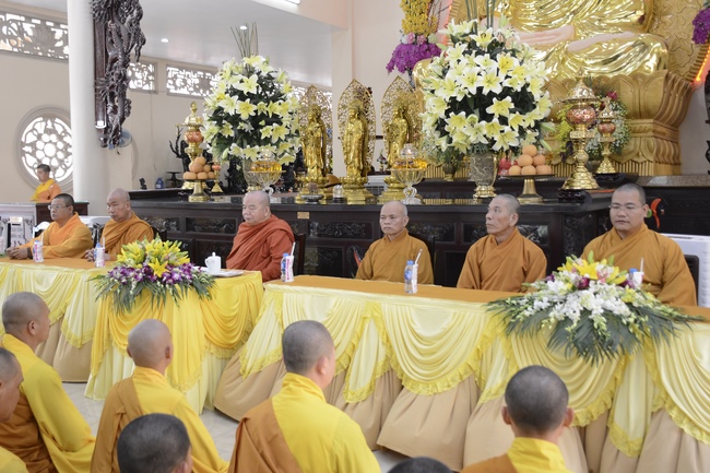 Phái đoàn BTS GHPGVN TP.HCM thăm Trường hạ Hoằng Pháp