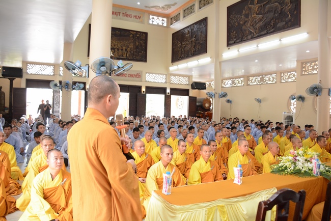 Phái đoàn BTS GHPGVN TP.HCM thăm Trường hạ Hoằng Pháp