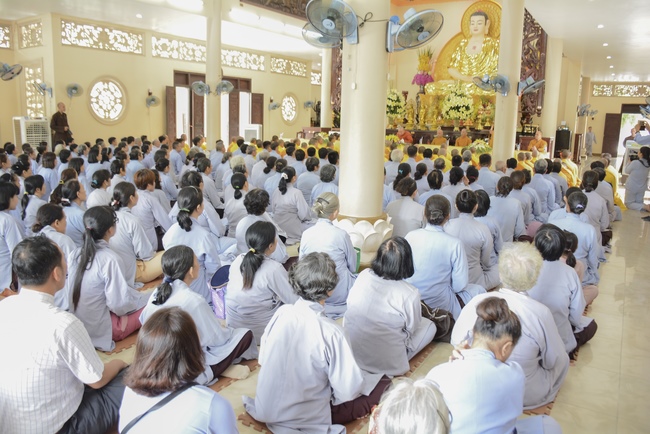 Phái đoàn BTS GHPGVN TP.HCM thăm Trường hạ Hoằng Pháp