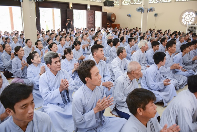 Phái đoàn BTS GHPGVN TP.HCM thăm Trường hạ Hoằng Pháp