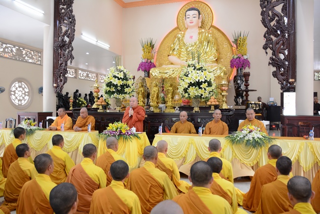 Phái đoàn BTS GHPGVN TP.HCM thăm Trường hạ Hoằng Pháp