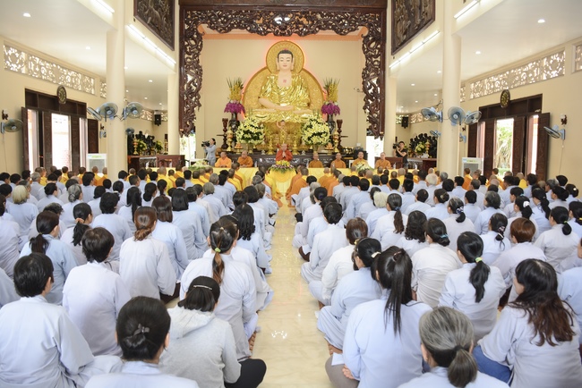 Phái đoàn BTS GHPGVN TP.HCM thăm Trường hạ Hoằng Pháp