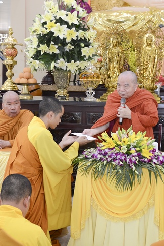 Phái đoàn BTS GHPGVN TP.HCM thăm Trường hạ Hoằng Pháp