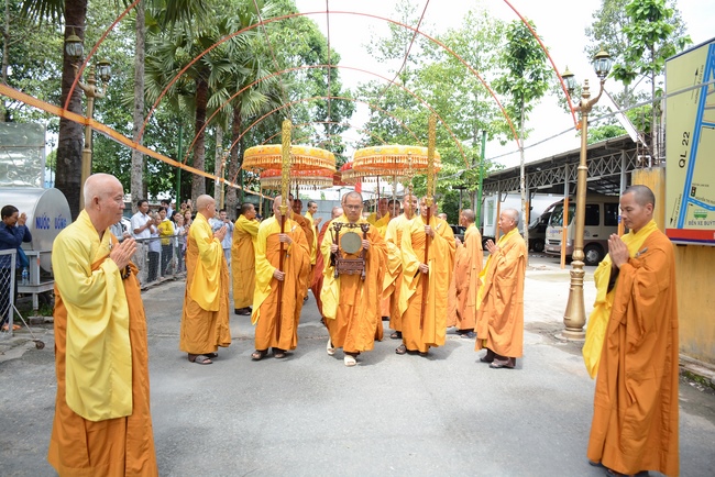 Phái đoàn BTS GHPGVN TP.HCM thăm Trường hạ Hoằng Pháp