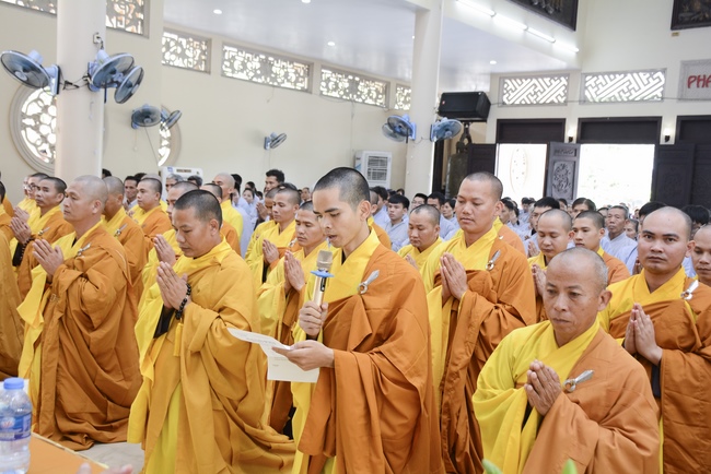 Phái đoàn BTS GHPGVN TP.HCM thăm Trường hạ Hoằng Pháp